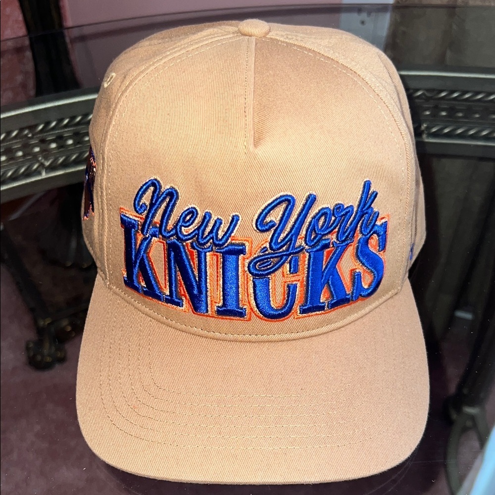New York Knicks Tan and Black Caps - Picture 2 of 11